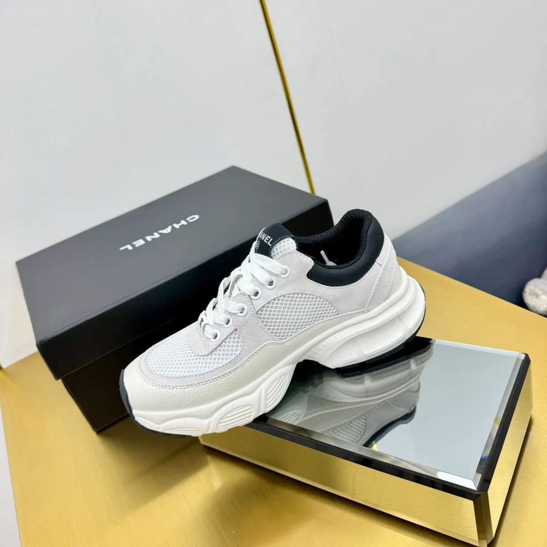 👟👟Ex-factory price 600👟👟 Upgraded version, upgraded version, upgraded version! No rebuttal accepted! ! ! ! Chanel Chanel dad shoes, couples' model for men and women - 2025 top casual sports shoes in the counter. This classic design; the upper is electro-embroidered with various techniques; ❷The inner lining is made of: original Yangli + net ❸The outsole is based on: the original TPU combination outsole. The full set of boutique packaging for women 35–41